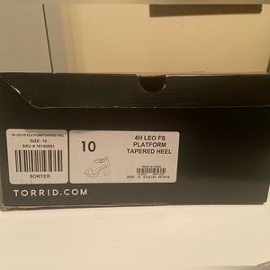 Leopard print size 10 new heels